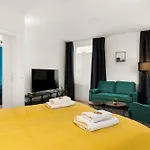 Guermache Apartments- Design Apartments, Zentrum, Outlet, Balkon, Kueche Апартаменты