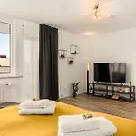 Guermache Apartments- Design Apartments, Zentrum, Outlet, Balkon, Kueche Апартаменты Вольфсбург