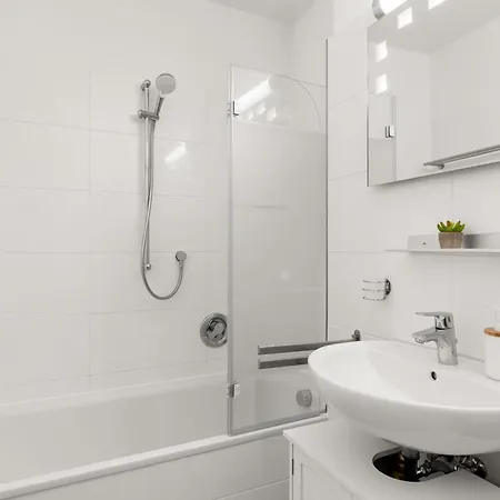 Guermache Apartments- Design Apartments, Zentrum, Outlet, Balkon, Kueche *