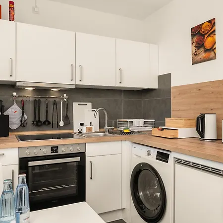 Guermache Apartments- Design Apartments, Zentrum, Outlet, Balkon, Kueche